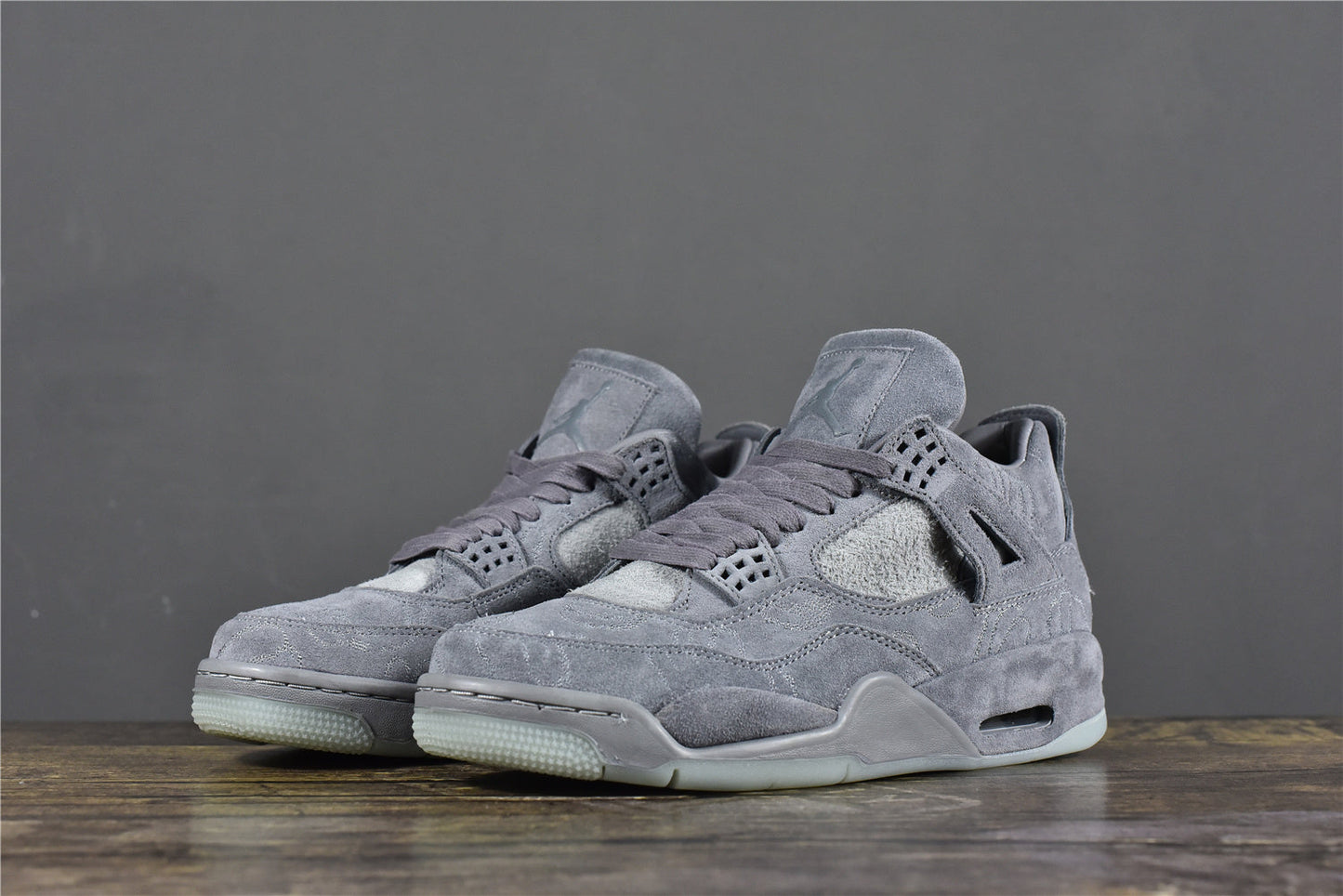 AJ 4 Retro x KAWS 'Grijs'