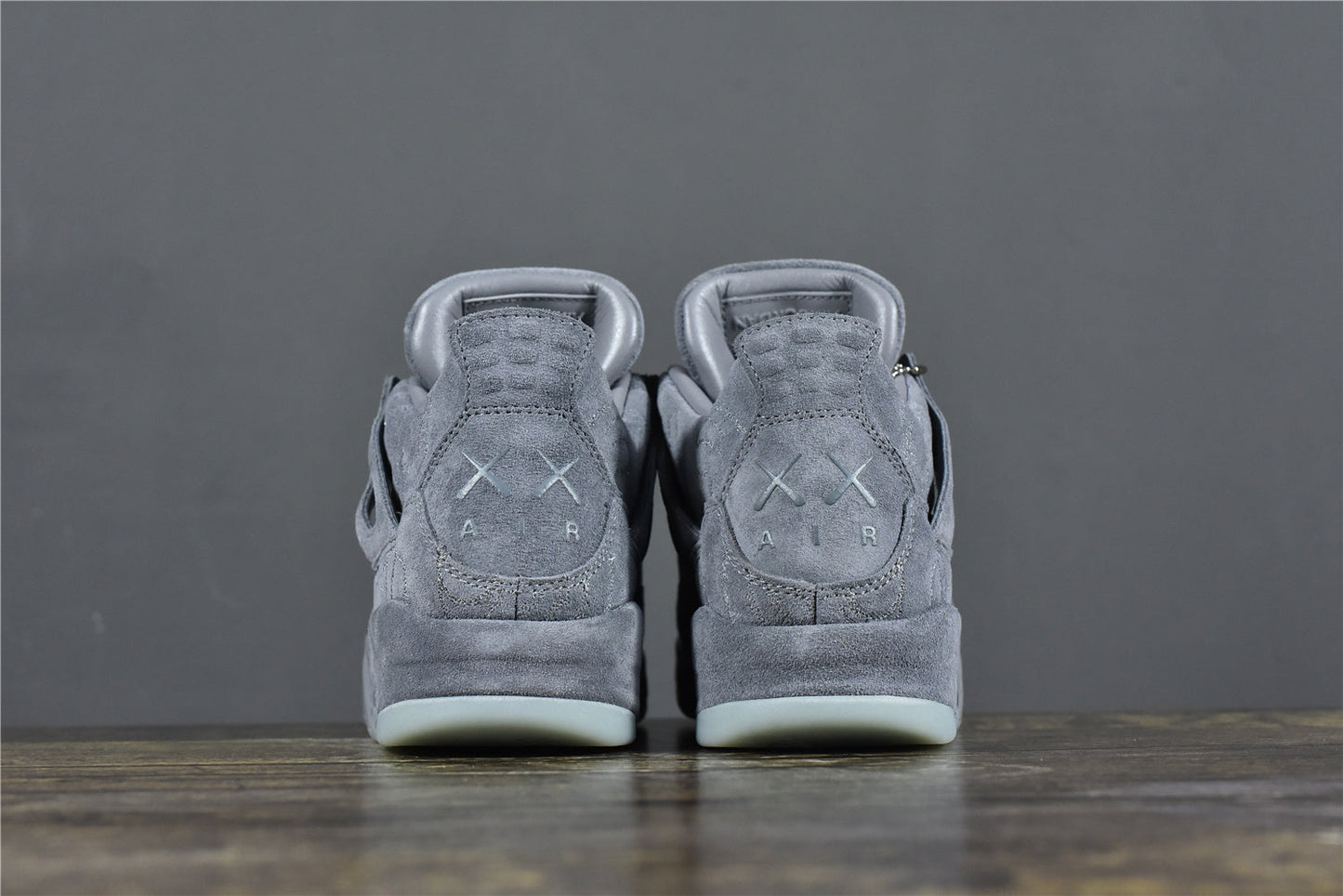 AJ 4 Retro x KAWS 'Grijs'