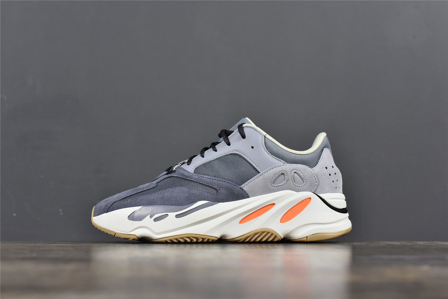 Yeezy Boost 700 'Magneet'