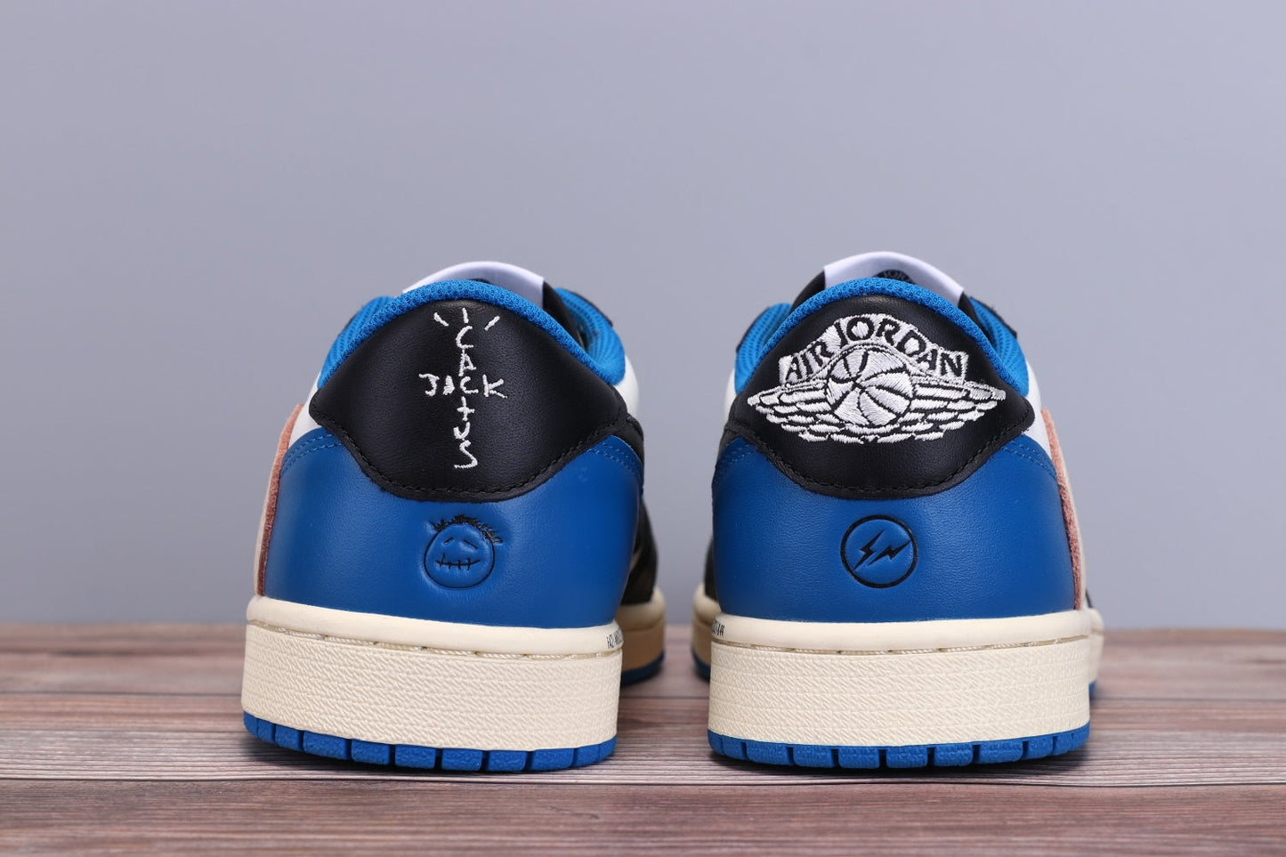 Air Jordan 1 Low Retro x Travis Scott 'Fragment Design'