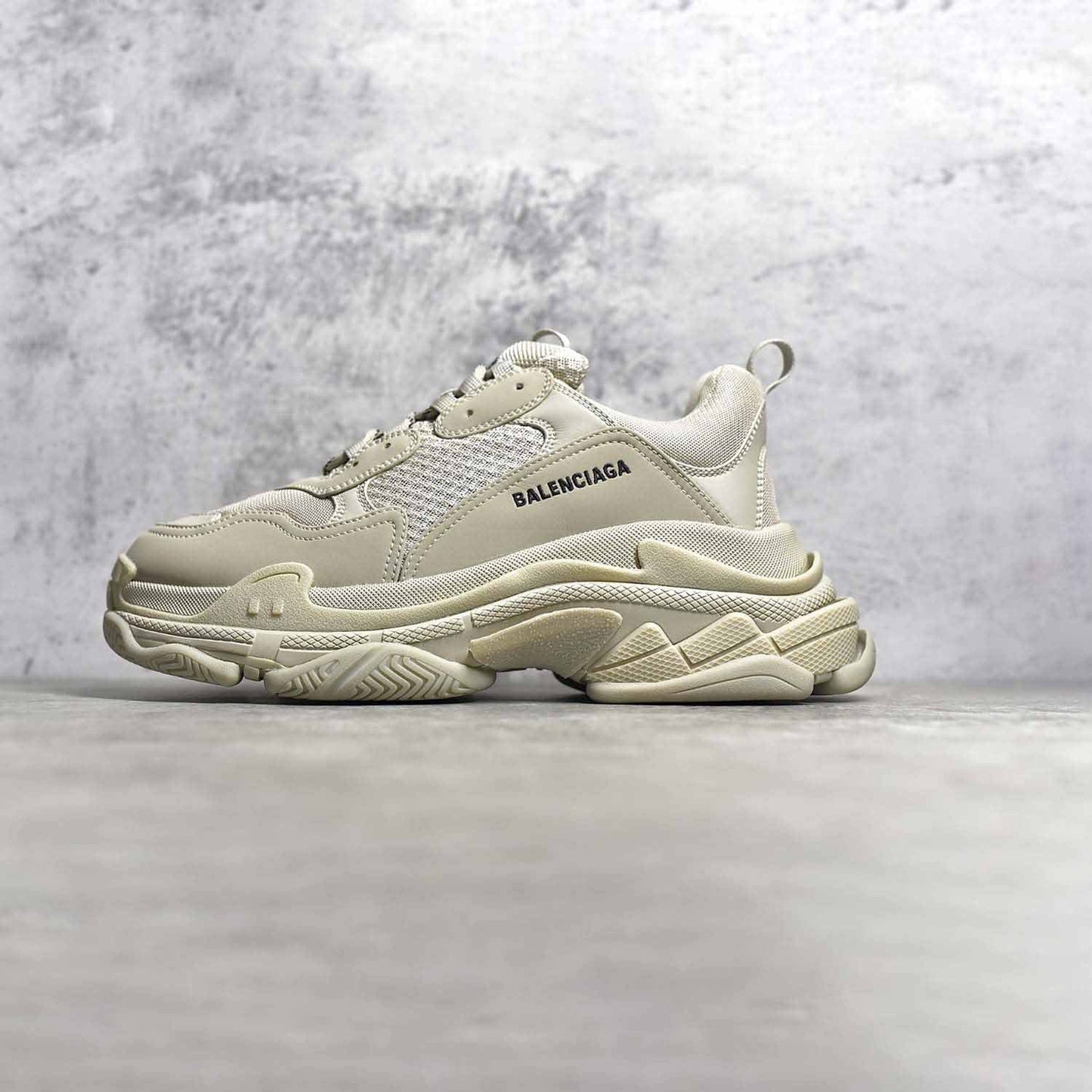 Balenciaga Triple S Sneaker
Beige