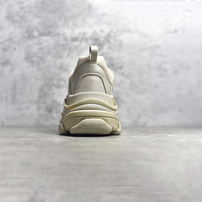 Balenciaga Triple S-sneakers
 Beige