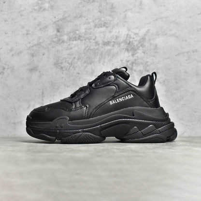 Balenciaga Triple S Sneaker Schwarz