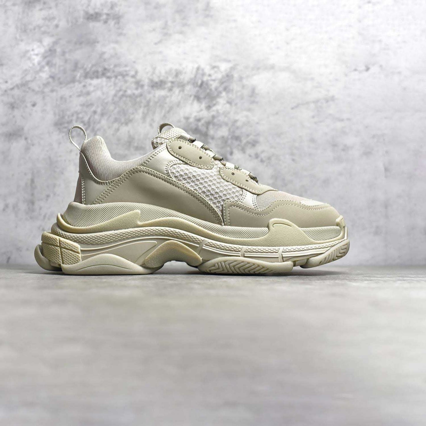 Balenciaga Triple S-sneakers
 Beige